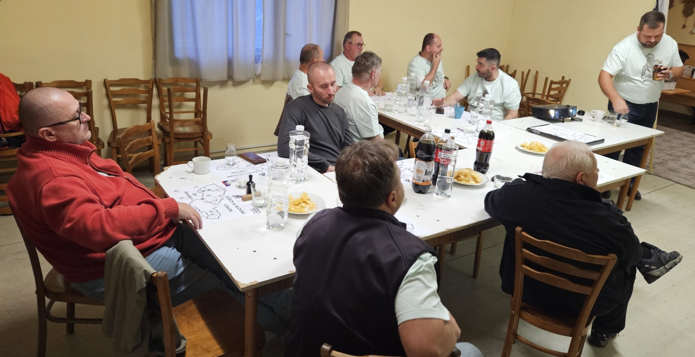 Degustace DDS # 6 - czech&slovak vision of whisky
Zbo�en� Kostelec - 25.11.2023
DDS SSaM (Divize degusta�n�ch specialist� Spolku Sb�ratel� alkoholick�ch Miniatur)
Old Well Bourbon & Porto cask finish Single malt Unpeated - Trebitsch Highland 6YO Blended - Pr�dlo single malt 10yo - Nestville Single barrel Limited edition - Lafaette Single malt - GoldCock Single malt 10yo - Martin`s Barrel Single malt Peated 5yo - Old Well Bourbon & Kagor cask finish Single malt Lightly peated