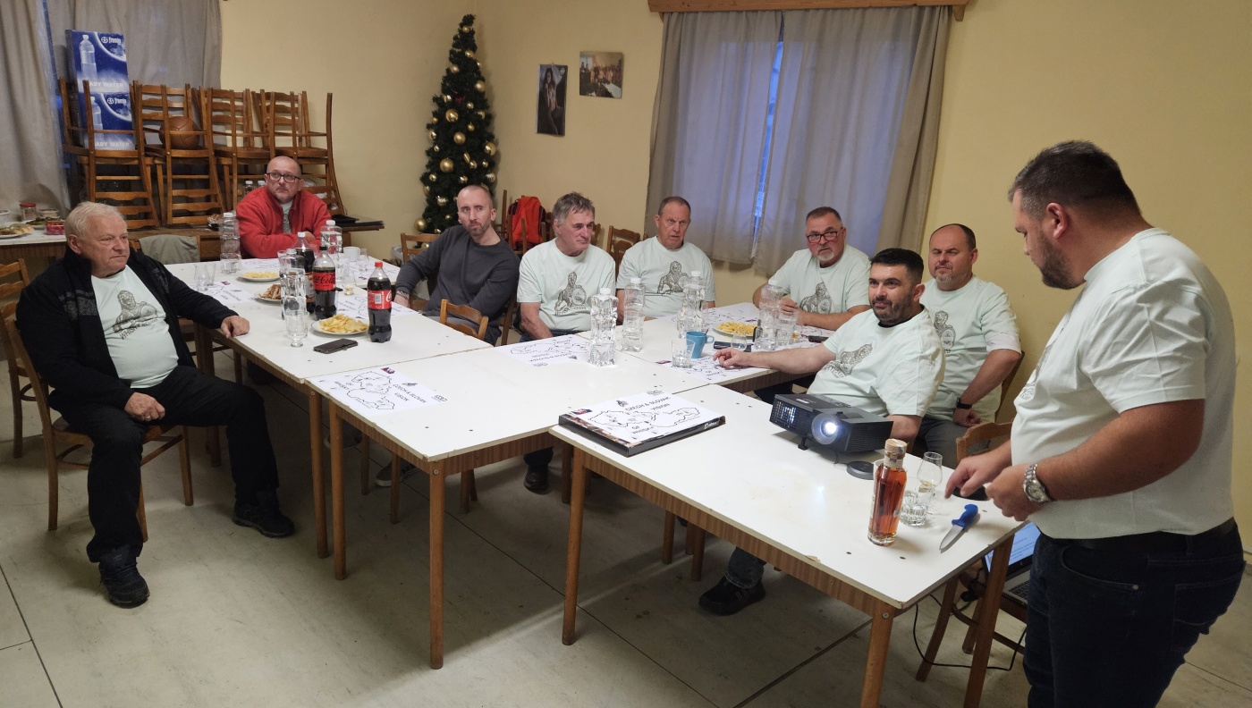 Degustace DDS # 6 - czech&slovak vision of whisky
Zbo�en� Kostelec - 25.11.2023
DDS SSaM (Divize degusta�n�ch specialist� Spolku Sb�ratel� alkoholick�ch Miniatur)
Old Well Bourbon & Porto cask finish Single malt Unpeated - Trebitsch Highland 6YO Blended - Pr�dlo single malt 10yo - Nestville Single barrel Limited edition - Lafaette Single malt - GoldCock Single malt 10yo - Martin`s Barrel Single malt Peated 5yo - Old Well Bourbon & Kagor cask finish Single malt Lightly peated