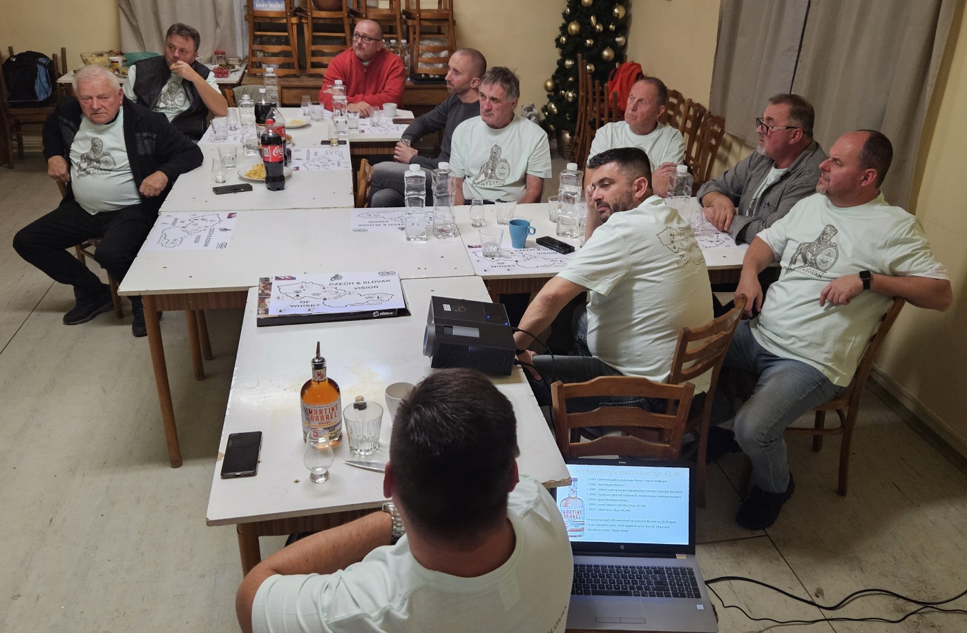 Degustace DDS # 6 - czech&slovak vision of whisky
Zbo�en� Kostelec - 25.11.2023
DDS SSaM (Divize degusta�n�ch specialist� Spolku Sb�ratel� alkoholick�ch Miniatur)
Old Well Bourbon & Porto cask finish Single malt Unpeated - Trebitsch Highland 6YO Blended - Pr�dlo single malt 10yo - Nestville Single barrel Limited edition - Lafaette Single malt - GoldCock Single malt 10yo - Martin`s Barrel Single malt Peated 5yo - Old Well Bourbon & Kagor cask finish Single malt Lightly peated