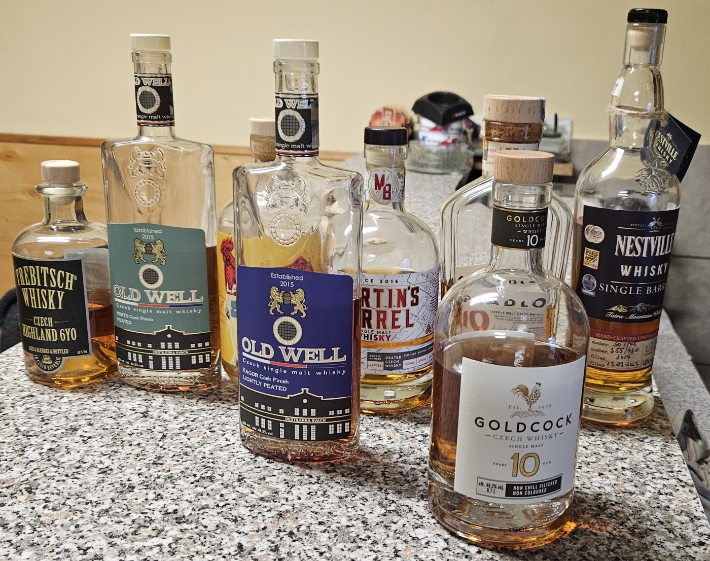 Degustace DDS # 6 - czech&slovak vision of whisky
Zbo�en� Kostelec - 25.11.2023
DDS SSaM (Divize degusta�n�ch specialist� Spolku Sb�ratel� alkoholick�ch Miniatur)
Old Well Bourbon & Porto cask finish Single malt Unpeated - Trebitsch Highland 6YO Blended - Pr�dlo single malt 10yo - Nestville Single barrel Limited edition - Lafaette Single malt - GoldCock Single malt 10yo - Martin`s Barrel Single malt Peated 5yo - Old Well Bourbon & Kagor cask finish Single malt Lightly peated