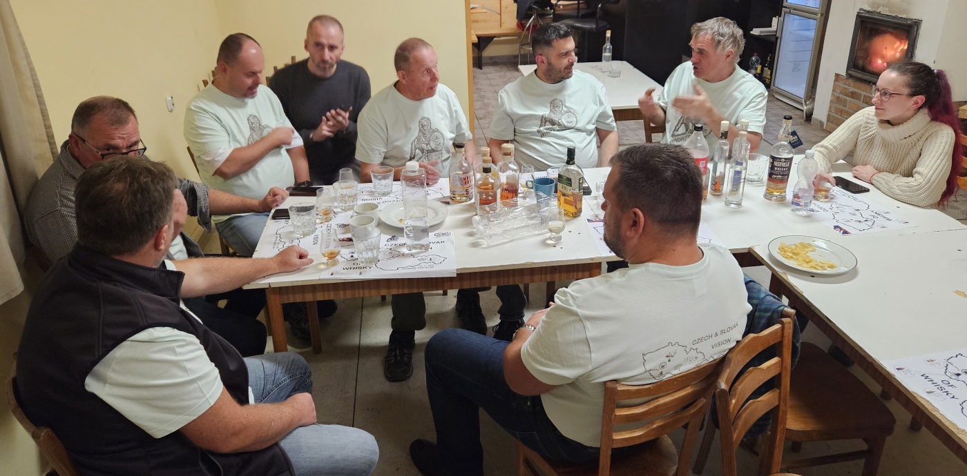 Degustace DDS # 6 - czech&slovak vision of whisky
Zbo�en� Kostelec - 25.11.2023
DDS SSaM (Divize degusta�n�ch specialist� Spolku Sb�ratel� alkoholick�ch Miniatur)
Old Well Bourbon & Porto cask finish Single malt Unpeated - Trebitsch Highland 6YO Blended - Pr�dlo single malt 10yo - Nestville Single barrel Limited edition - Lafaette Single malt - GoldCock Single malt 10yo - Martin`s Barrel Single malt Peated 5yo - Old Well Bourbon & Kagor cask finish Single malt Lightly peated