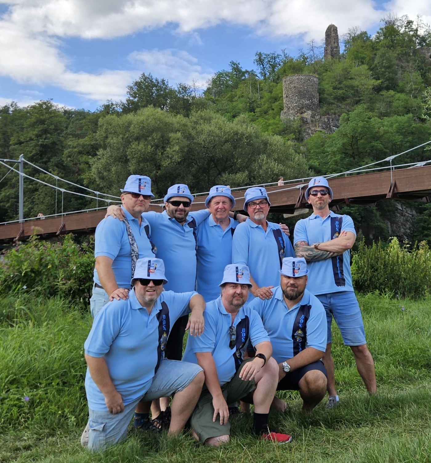 Degustace DDS # 7 - Gin z l�hve
Zbo�en� Kostelec - 10.8.2024
DDS SSaM (Divize degusta�n�ch specialist� Spolku Sb�ratel� alkoholick�ch Miniatur)
Bombay Saphire London Dry Gin - Aviation American Gin batch distilled - Gin Mare - Ron Jeremy aka The Hedgehog Gin - The Japanese craft gin Roku Gin - Jan II Gin