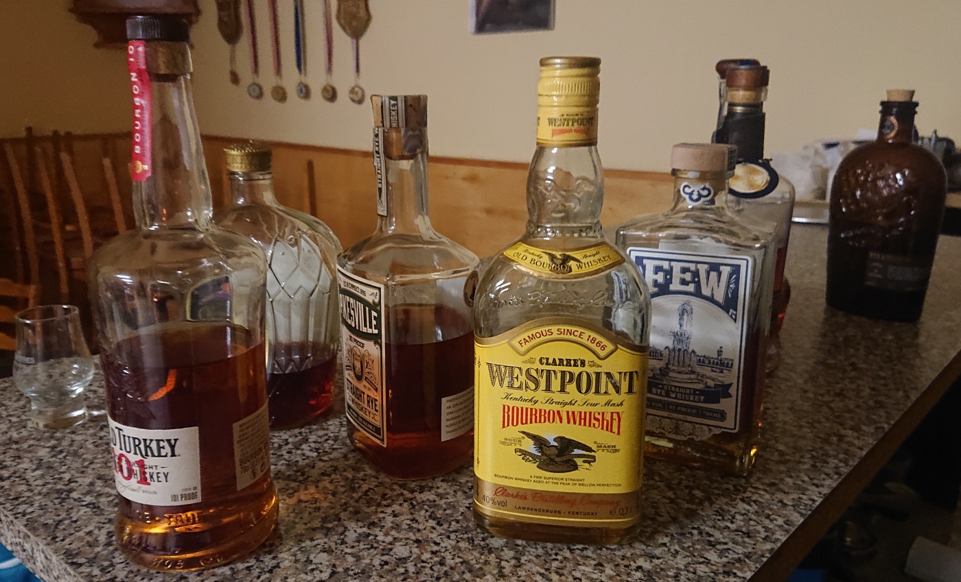 Degustace DDS # 4 - Kuku�ice nen� jenom popcorn
Zbo�en� Kostelec - 26.11.2022
DDS SSaM (Divize degusta�n�ch specialist� Spolku Sb�ratel� alkoholick�ch Miniatur)
Yellow Rose Outlaw Bourbon Whiskey - Willet Pot Still Reserve Bourbon - Crown Royal Black Blended Canadian Whiskey - FEW Straight Rye Whiskey - Wild Turkey 101 Kentucky Straight Bourbon Whiskey - Bib & Tucker 6yo Small Batch Whiskey Bourbon - Pikesville Straight Rye Whiskey