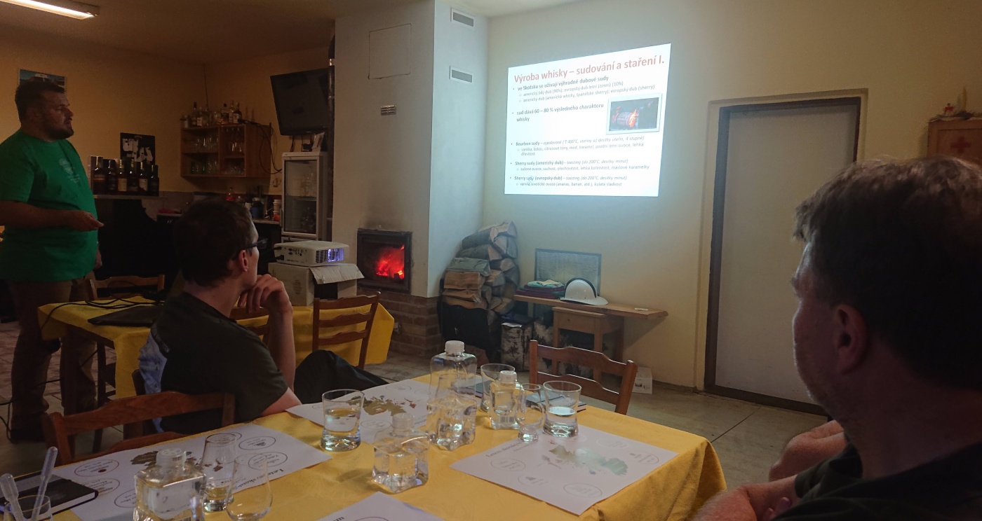 Degustace DDS # 2 - Letem (nejen) skotsk�m whisky sv�tem
Zbo�e��k (Zbo�en� Kostelec) - 27.11.2021
DDS SSaM (Divize degusta�n�ch specialist� Spolku Sb�ratel� alkoholick�ch Miniatur)
Auchentoshan Heartwood - The Glenlivet 18yo - Oban 14yo - Glen Scotia 16yo - Talisker 10yo - Ardbeg Uigeadail