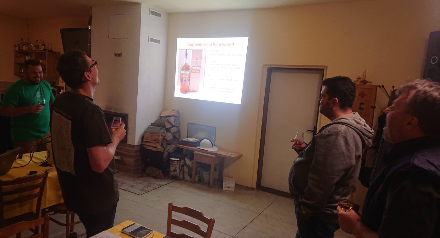 Degustace DDS # 2 - Letem (nejen) skotsk�m whisky sv�tem
Zbo�e��k (Zbo�en� Kostelec) - 27.11.2021
DDS SSaM (Divize degusta�n�ch specialist� Spolku Sb�ratel� alkoholick�ch Miniatur)
Auchentoshan Heartwood - The Glenlivet 18yo - Oban 14yo - Glen Scotia 16yo - Talisker 10yo - Ardbeg Uigeadail