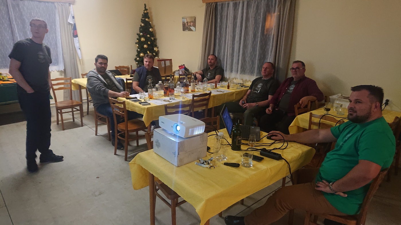 Degustace DDS # 2 - Letem (nejen) skotsk�m whisky sv�tem
Zbo�e��k (Zbo�en� Kostelec) - 27.11.2021
DDS SSaM (Divize degusta�n�ch specialist� Spolku Sb�ratel� alkoholick�ch Miniatur)
Auchentoshan Heartwood - The Glenlivet 18yo - Oban 14yo - Glen Scotia 16yo - Talisker 10yo - Ardbeg Uigeadail