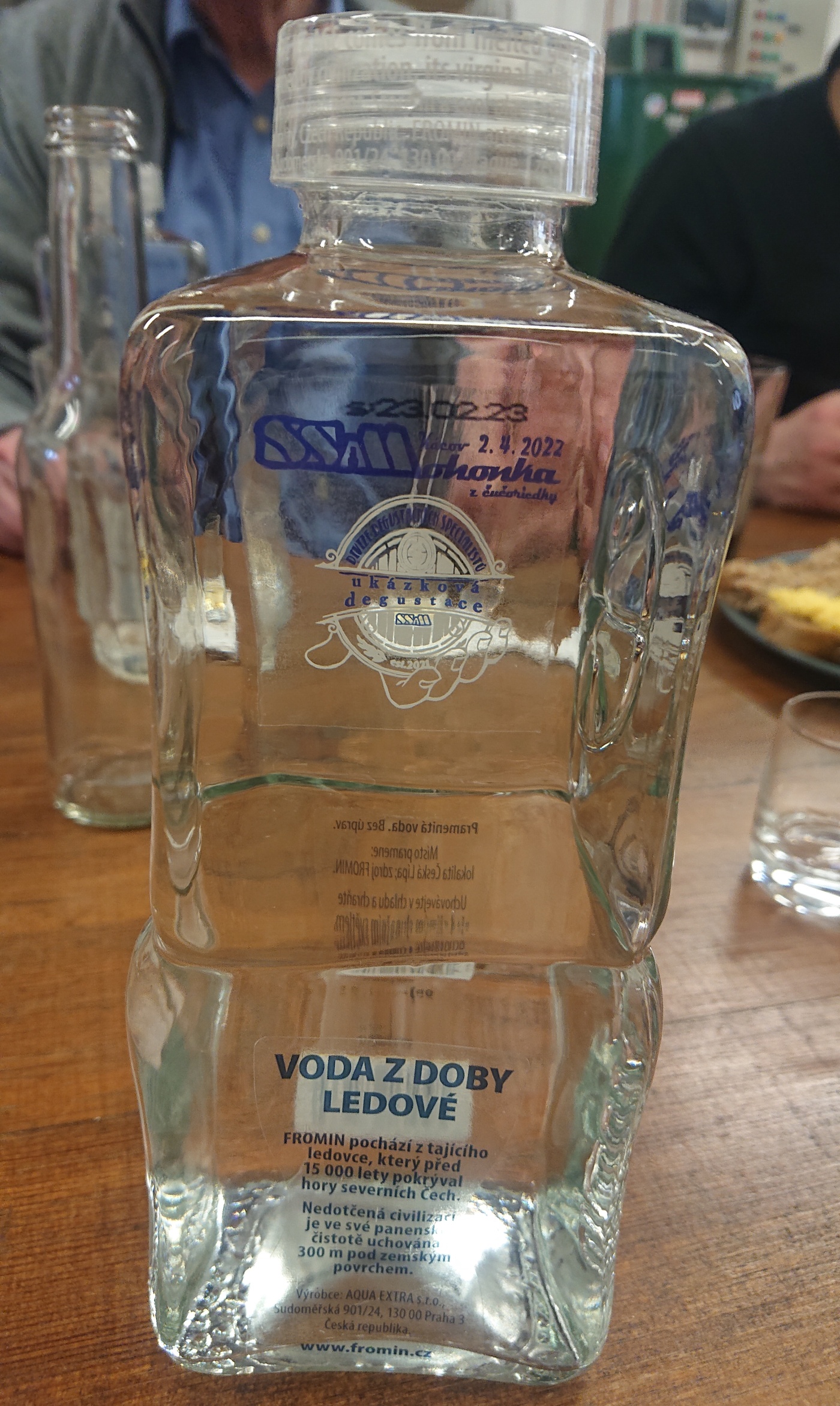 Uk�zkov� degustace - SSaMohonka z �u�oriedky
K�cov - 2.4.2022
DDS SSaM (Divize degusta�n�ch specialist� Spolku Sb�ratel� alkoholick�ch Miniatur)
P�lenice K�covka Ovocn� lihovar: Bor�vkovice - Calvados - Bor�vka - Vi�e� - �ern� Bez - Malinovice - Destil�t z medu - Starok�covsk� �tr�dlovice - Hru�kovice - Datlovice - Meru�kovice - T�e��ovice - Broskvovice