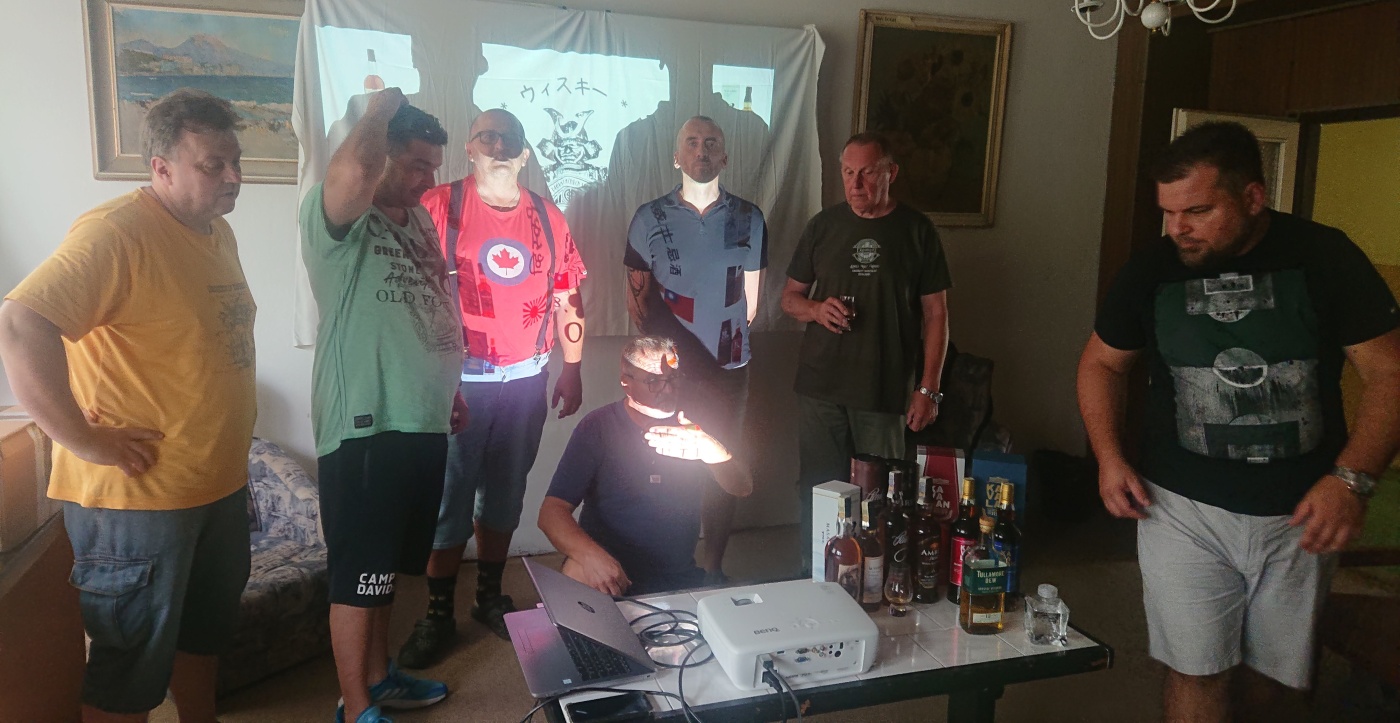 Degustace DDS # 3 - Samurajov� p�ich�zej� - �zijsk� whisky
Lout� - 13.8.2022
DDS SSaM (Divize degusta�n�ch specialist� Spolku Sb�ratel� alkoholick�ch Miniatur)
Fuyu Mizunara Finish - Masahiro pure malt - Paul John Brilliance - Amrut fusion - Kavalan Oloroso Sherry Oak - Kavalan Vinho Barrique