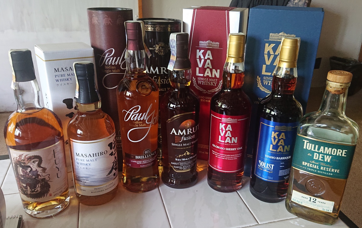 Degustace DDS # 3 - Samurajov� p�ich�zej� - �zijsk� whisky
Lout� - 13.8.2022
DDS SSaM (Divize degusta�n�ch specialist� Spolku Sb�ratel� alkoholick�ch Miniatur)
Fuyu Mizunara Finish - Masahiro pure malt - Paul John Brilliance - Amrut fusion - Kavalan Oloroso Sherry Oak - Kavalan Vinho Barrique