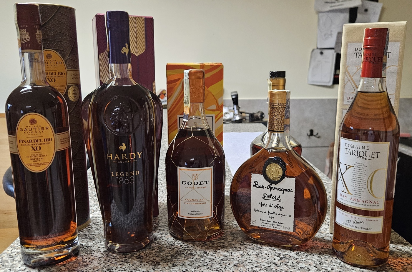 Degustace DDS # 8 - Vive la France
Zbo�en� Kostelec - 30.11.2024
DDS SSaM (Divize degusta�n�ch specialist� Spolku Sb�ratel� alkoholick�ch Miniatur)
Gautier cognac Pinar Del Rio exclusive cigar blend XO - Hardy cognac Legend 1863 - Godet cognac XO Fine Champagne - Bas-Armagnac Delord Hors d` Age - Domaine Tariquet XO Bas-Armagnac - Hennesy Very Special cognac