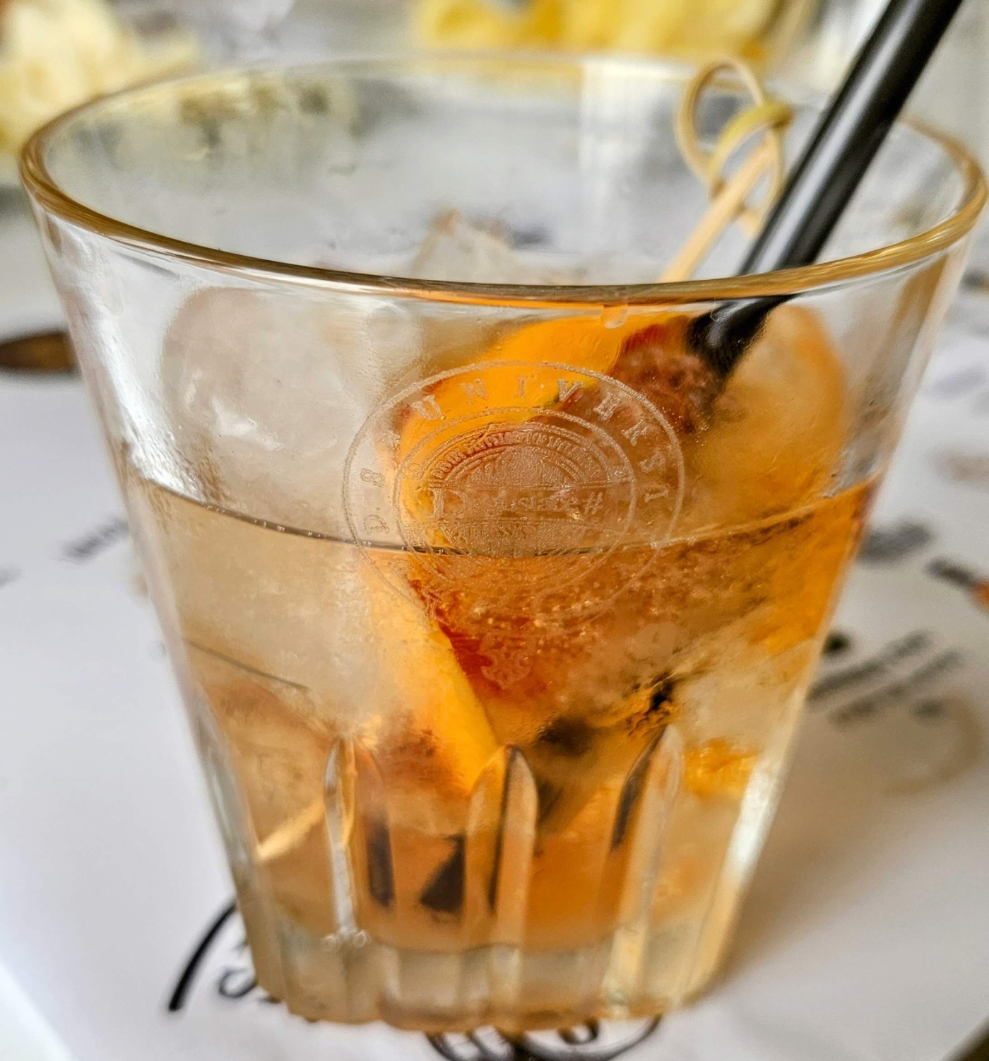 Degustace DDS # 5 - Vy(Whi)sok� �kola �ivota
Zbo�en� Kostelec - 12.8.2023
DDS SSaM (Divize degusta�n�ch specialist� Spolku Sb�ratel� alkoholick�ch Miniatur)
Whisky Ginger (Tullamore Dew) - Old Fashioned (Jack Daniel`s) - Dimple 15yo blended whisky - Glenfiddich 12yo single malt whisky - Aberfeldy 12yo single malt whisky - Arran Sauternes cask finish single malt whisky - Penicillin (Ballantines fines`t, Laphroaigh islay single malt scotch whisky) - Highland Park 12yo single malt whisky - Kilchoman Machir Bay single malt whisky - Port Charlotte Heavily Peated single malt whisky