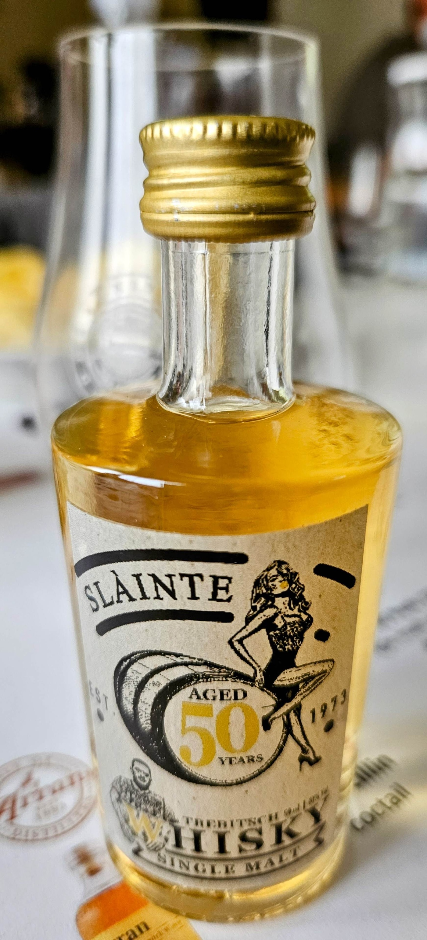 Degustace DDS # 5 - Vy(Whi)sok� �kola �ivota
Zbo�en� Kostelec - 12.8.2023
DDS SSaM (Divize degusta�n�ch specialist� Spolku Sb�ratel� alkoholick�ch Miniatur)
Whisky Ginger (Tullamore Dew) - Old Fashioned (Jack Daniel`s) - Dimple 15yo blended whisky - Glenfiddich 12yo single malt whisky - Aberfeldy 12yo single malt whisky - Arran Sauternes cask finish single malt whisky - Penicillin (Ballantines fines`t, Laphroaigh islay single malt scotch whisky) - Highland Park 12yo single malt whisky - Kilchoman Machir Bay single malt whisky - Port Charlotte Heavily Peated single malt whisky