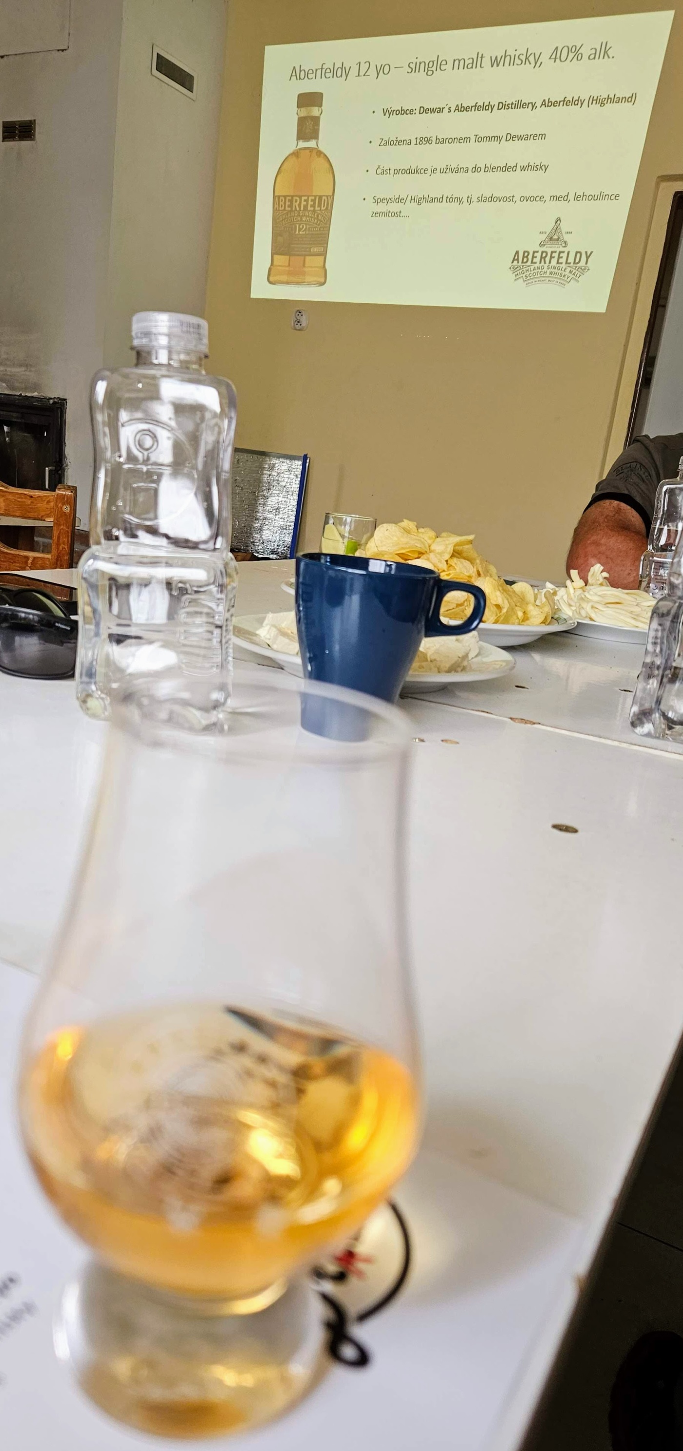 Degustace DDS # 5 - Vy(Whi)sok� �kola �ivota
Zbo�en� Kostelec - 12.8.2023
DDS SSaM (Divize degusta�n�ch specialist� Spolku Sb�ratel� alkoholick�ch Miniatur)
Whisky Ginger (Tullamore Dew) - Old Fashioned (Jack Daniel`s) - Dimple 15yo blended whisky - Glenfiddich 12yo single malt whisky - Aberfeldy 12yo single malt whisky - Arran Sauternes cask finish single malt whisky - Penicillin (Ballantines fines`t, Laphroaigh islay single malt scotch whisky) - Highland Park 12yo single malt whisky - Kilchoman Machir Bay single malt whisky - Port Charlotte Heavily Peated single malt whisky