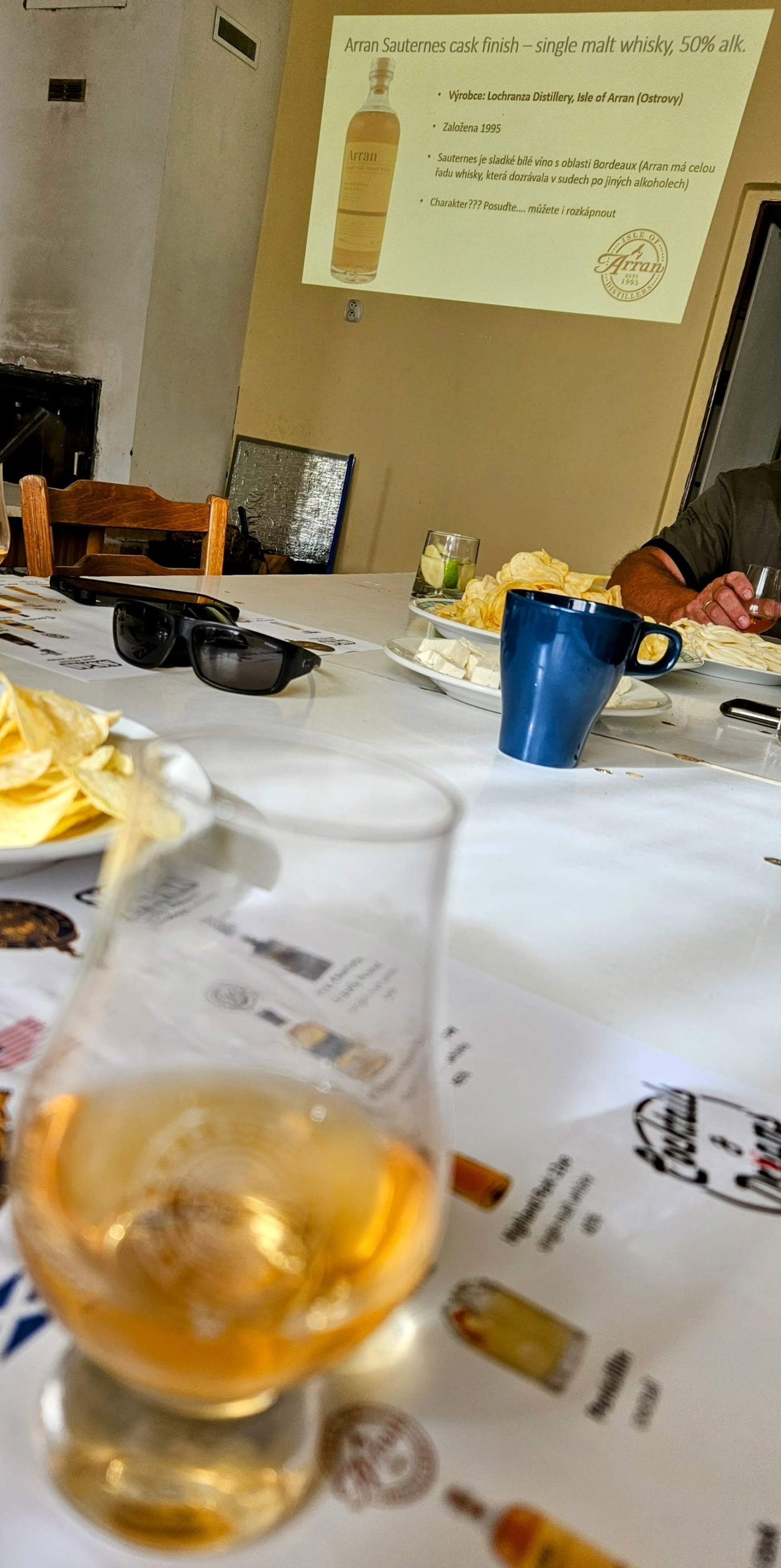 Degustace DDS # 5 - Vy(Whi)sok� �kola �ivota
Zbo�en� Kostelec - 12.8.2023
DDS SSaM (Divize degusta�n�ch specialist� Spolku Sb�ratel� alkoholick�ch Miniatur)
Whisky Ginger (Tullamore Dew) - Old Fashioned (Jack Daniel`s) - Dimple 15yo blended whisky - Glenfiddich 12yo single malt whisky - Aberfeldy 12yo single malt whisky - Arran Sauternes cask finish single malt whisky - Penicillin (Ballantines fines`t, Laphroaigh islay single malt scotch whisky) - Highland Park 12yo single malt whisky - Kilchoman Machir Bay single malt whisky - Port Charlotte Heavily Peated single malt whisky