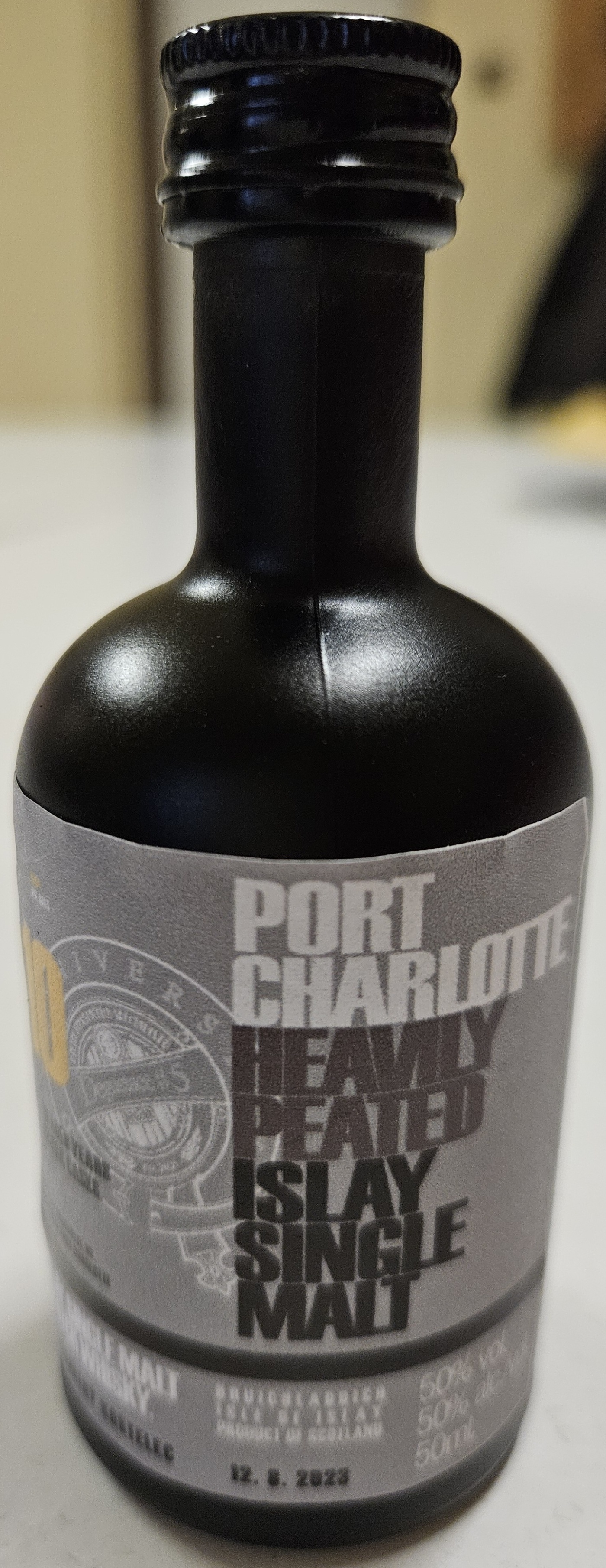 Degustace DDS # 5 - Vy(Whi)sok� �kola �ivota
Zbo�en� Kostelec - 12.8.2023
DDS SSaM (Divize degusta�n�ch specialist� Spolku Sb�ratel� alkoholick�ch Miniatur)
Whisky Ginger (Tullamore Dew) - Old Fashioned (Jack Daniel`s) - Dimple 15yo blended whisky - Glenfiddich 12yo single malt whisky - Aberfeldy 12yo single malt whisky - Arran Sauternes cask finish single malt whisky - Penicillin (Ballantines fines`t, Laphroaigh islay single malt scotch whisky) - Highland Park 12yo single malt whisky - Kilchoman Machir Bay single malt whisky - Port Charlotte Heavily Peated single malt whisky