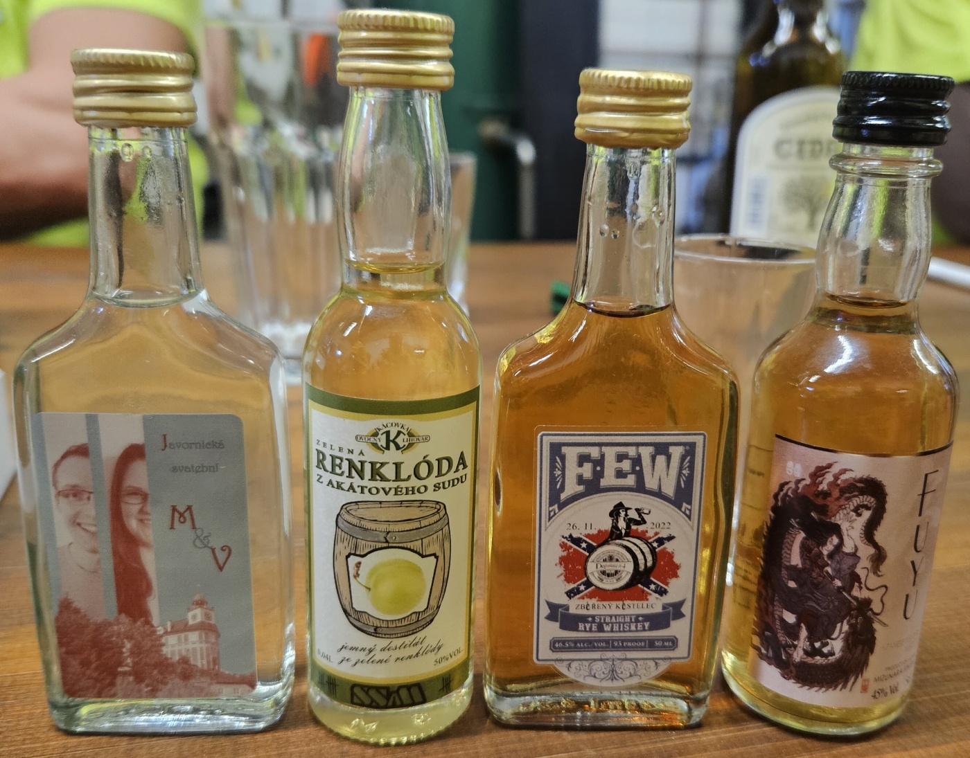 15. v�ro�n� �lensk� sch�ze SSaM
K�cov - 25.3.2023
Javornick� svatebn� M&V
Zelen� Renkl�da z ak�tov�ho sudu
FEW rye whiskey
Fuyu