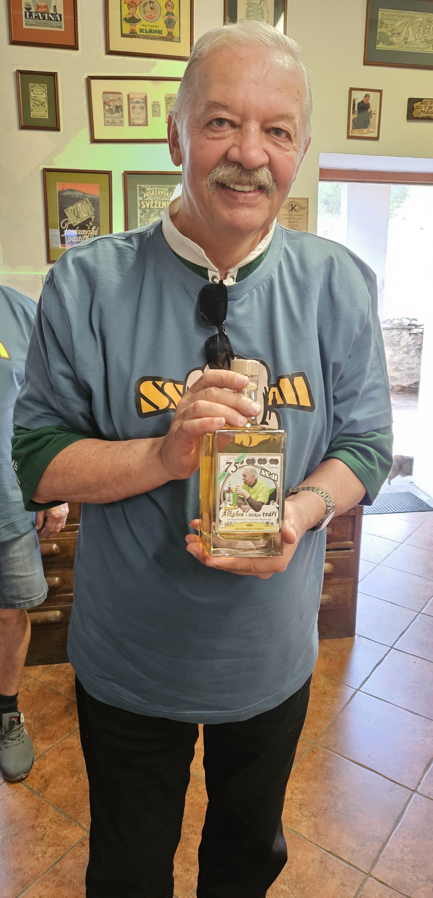 16. v�ro�n� �lensk� sch�ze SSaM
K�cov - 13.4.2024
75
v�e nej
Jarda s lidskou tv���
Alkohol s lidskou tv���
�estn� �lenstv�