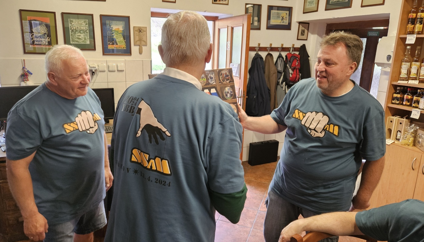 16. v�ro�n� �lensk� sch�ze SSaM
K�cov - 13.4.2024
75
v�e nej
Jarda s lidskou tv���
Alkohol s lidskou tv���
�estn� �lenstv�