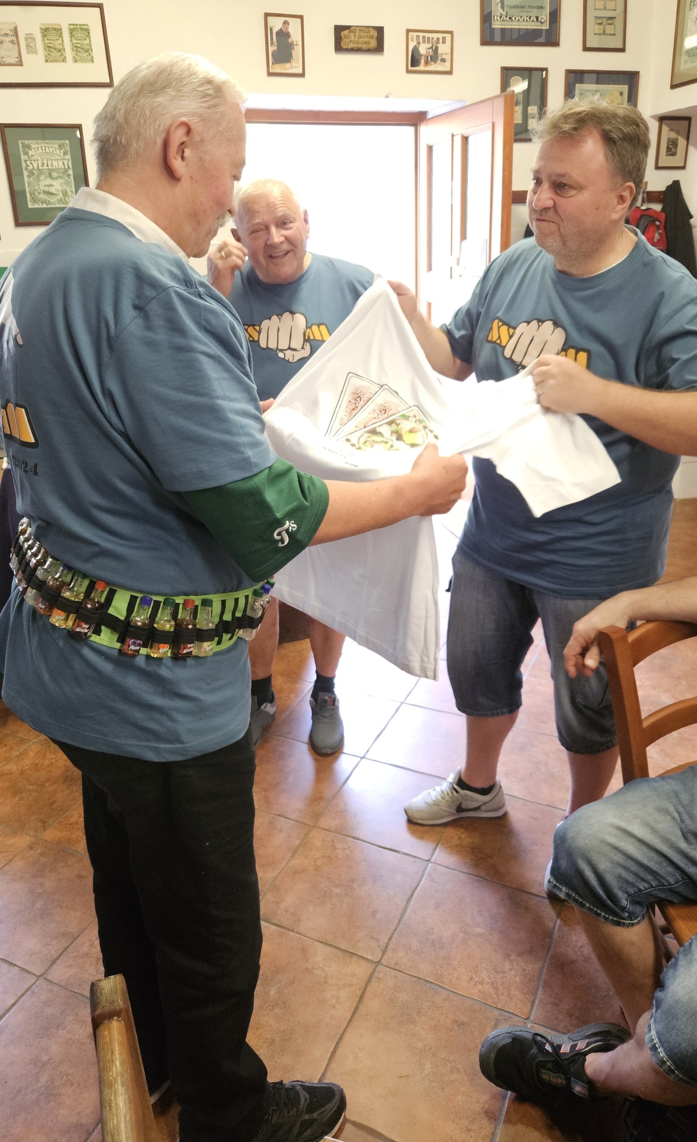 16. v�ro�n� �lensk� sch�ze SSaM
K�cov - 13.4.2024
75
v�e nej
Jarda s lidskou tv���
Alkohol s lidskou tv���
�estn� �lenstv�