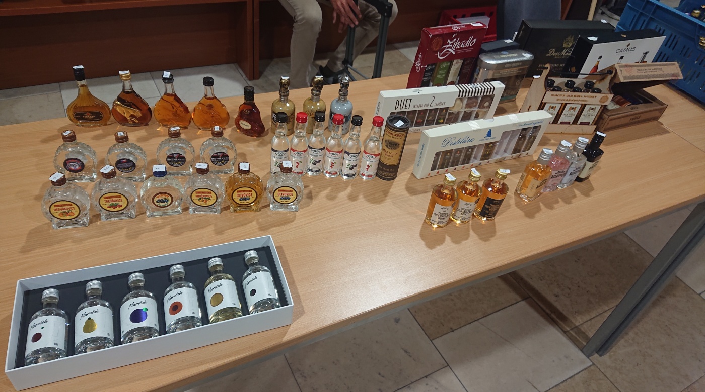 Burza minif�a�ti�iek alkoholu - Minibottles collectors meeting
Praha - 27.11.2021
SSaM - Spolek Sb�ratel� alkoholick�ch Miniatur