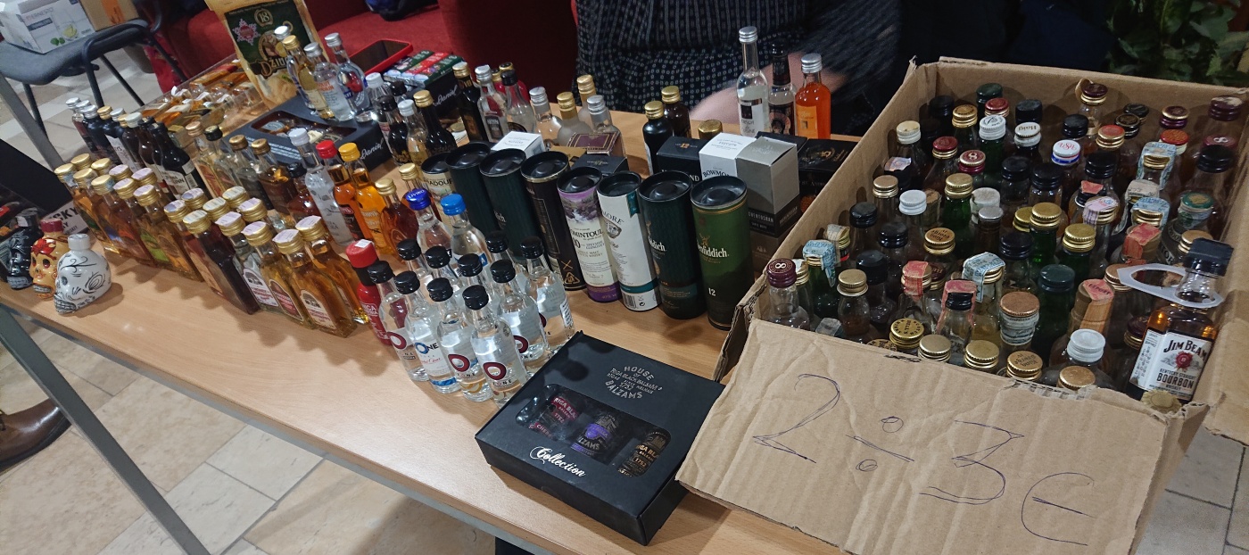 Burza minif�a�ti�iek alkoholu - Minibottles collectors meeting
Praha - 27.11.2021
SSaM - Spolek Sb�ratel� alkoholick�ch Miniatur