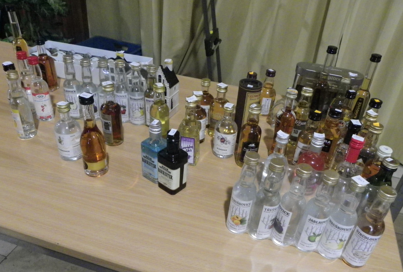 Burza minif�a�ti�iek alkoholu - Minibottles collectors meeting
Praha - 21.5.2022
SSaM - Spolek Sb�ratel� alkoholick�ch Miniatur