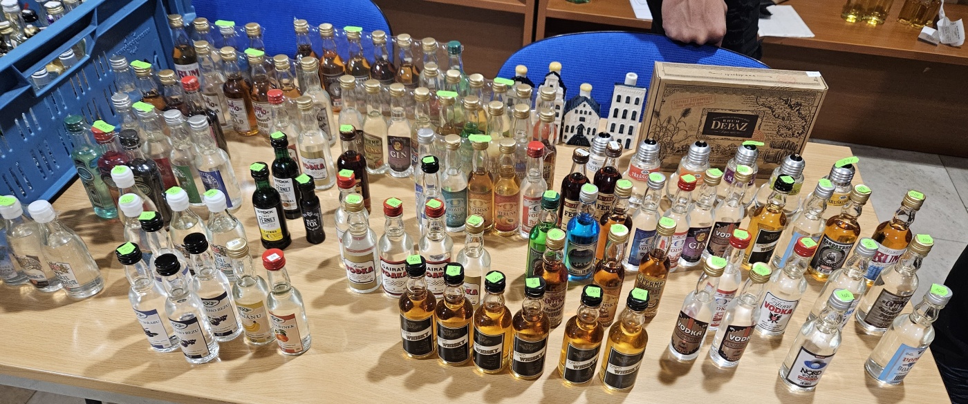 Burza minif�a�ti�iek alkoholu - Minibottles collectors meeting
Praha - 20.5.2023
SSaM - Spolek Sb�ratel� alkoholick�ch Miniatur