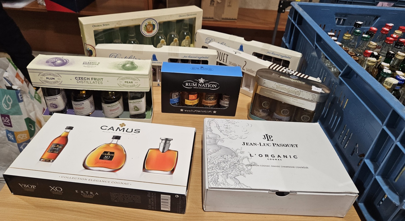 Burza minif�a�ti�iek alkoholu - Minibottles collectors meeting
Praha - 20.5.2023
SSaM - Spolek Sb�ratel� alkoholick�ch Miniatur