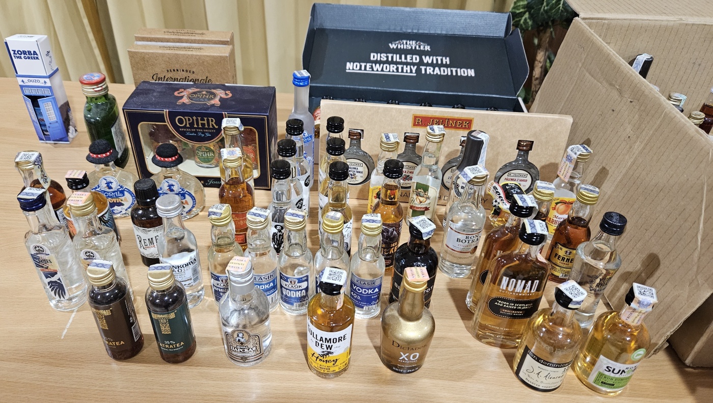 Burza minif�a�ti�iek alkoholu - Minibottles collectors meeting
Praha - 20.5.2023
SSaM - Spolek Sb�ratel� alkoholick�ch Miniatur