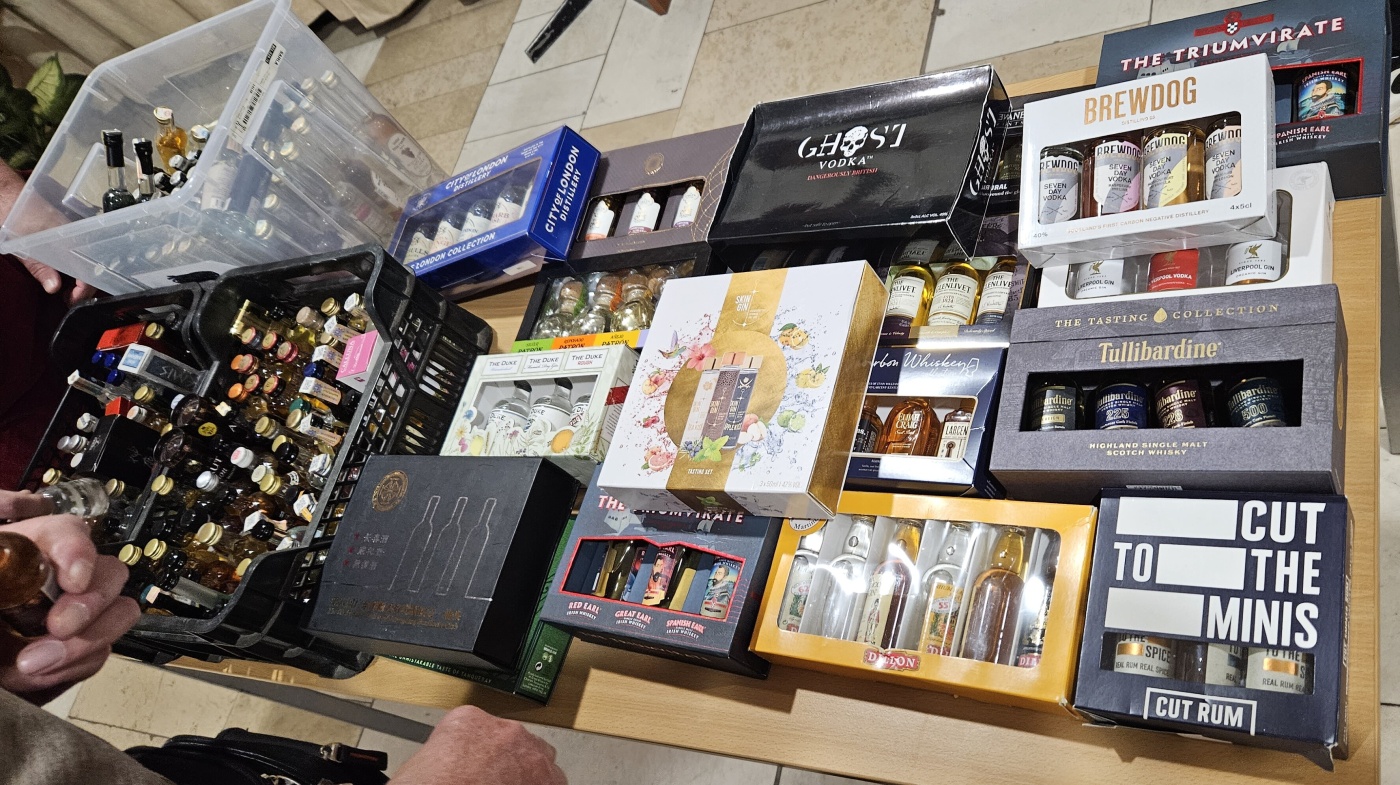 Burza minif�a�ti�iek alkoholu - Minibottles collectors meeting
Praha - 20.5.2023
SSaM - Spolek Sb�ratel� alkoholick�ch Miniatur