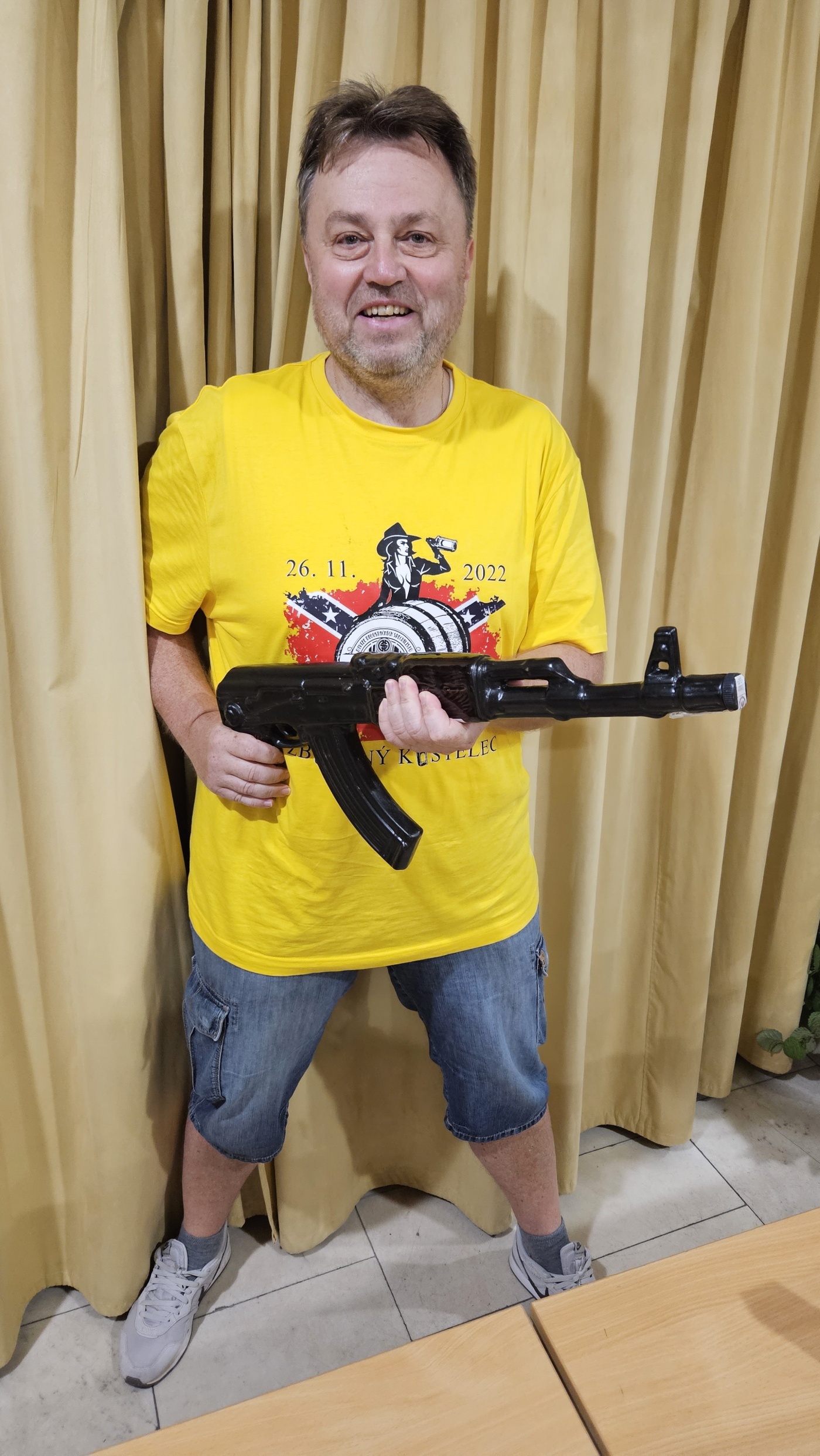 Burza minif�a�ti�iek alkoholu - Minibottles collectors meeting
Praha - 20.5.2023
SSaM - Spolek Sb�ratel� alkoholick�ch Miniatur
Karabin AK
W�dka czysta
Wyprodukowano i napelniono w Unii Europejskiej dla
Europejski Alians Spirytusowy sp. z o.o Krak�w, Polska
40% obj. 700 ml