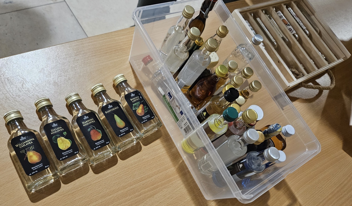 Burza minif�a�ti�iek alkoholu - Minibottles collectors meeting
Praha - 20.5.2023
SSaM - Spolek Sb�ratel� alkoholick�ch Miniatur