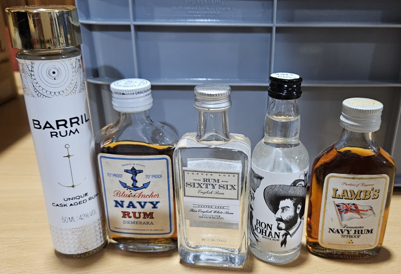 Burza minif�a�ti�iek alkoholu - Minibottles collectors meeting
Praha - 20.5.2023
SSaM - Spolek Sb�ratel� alkoholick�ch Miniatur
rum
ron