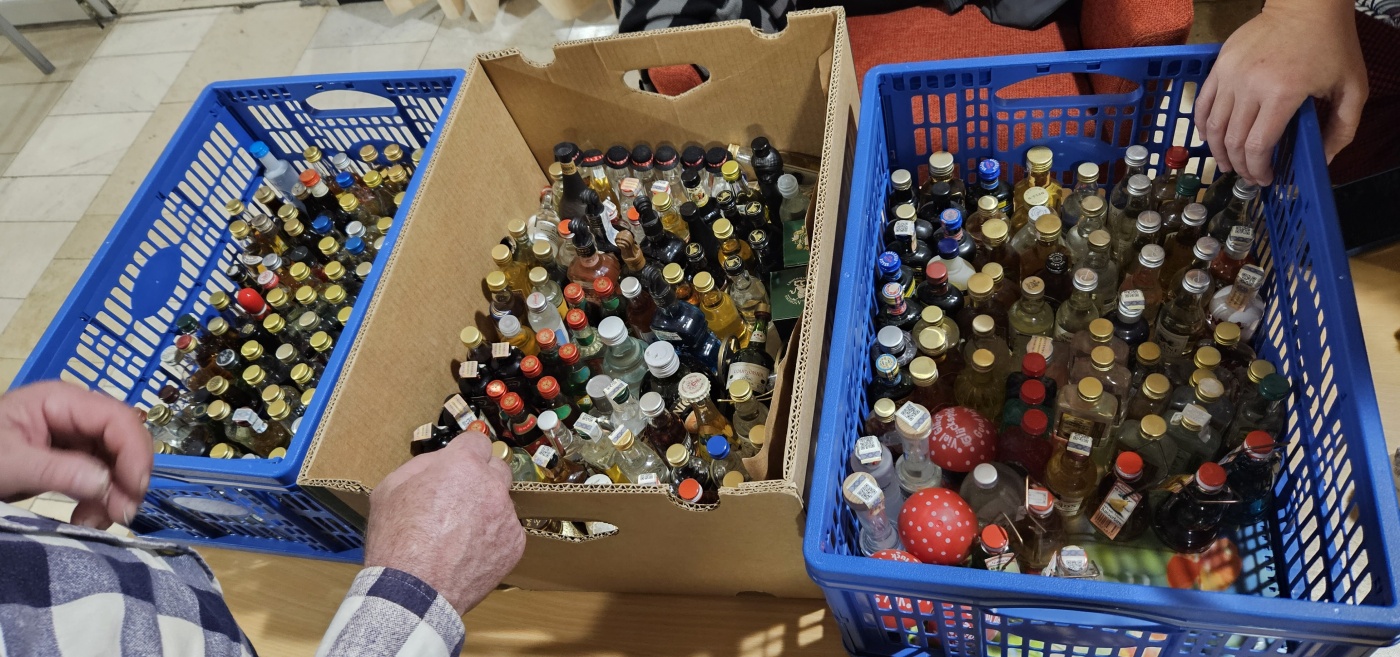 Burza minif�a�ti�iek alkoholu - Minibottles collectors meeting
Praha - 20.5.2023
SSaM - Spolek Sb�ratel� alkoholick�ch Miniatur