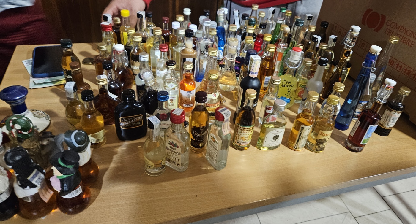 Burza minif�a�ti�iek alkoholu - Minibottles collectors meeting
Praha - 20.5.2023
SSaM - Spolek Sb�ratel� alkoholick�ch Miniatur