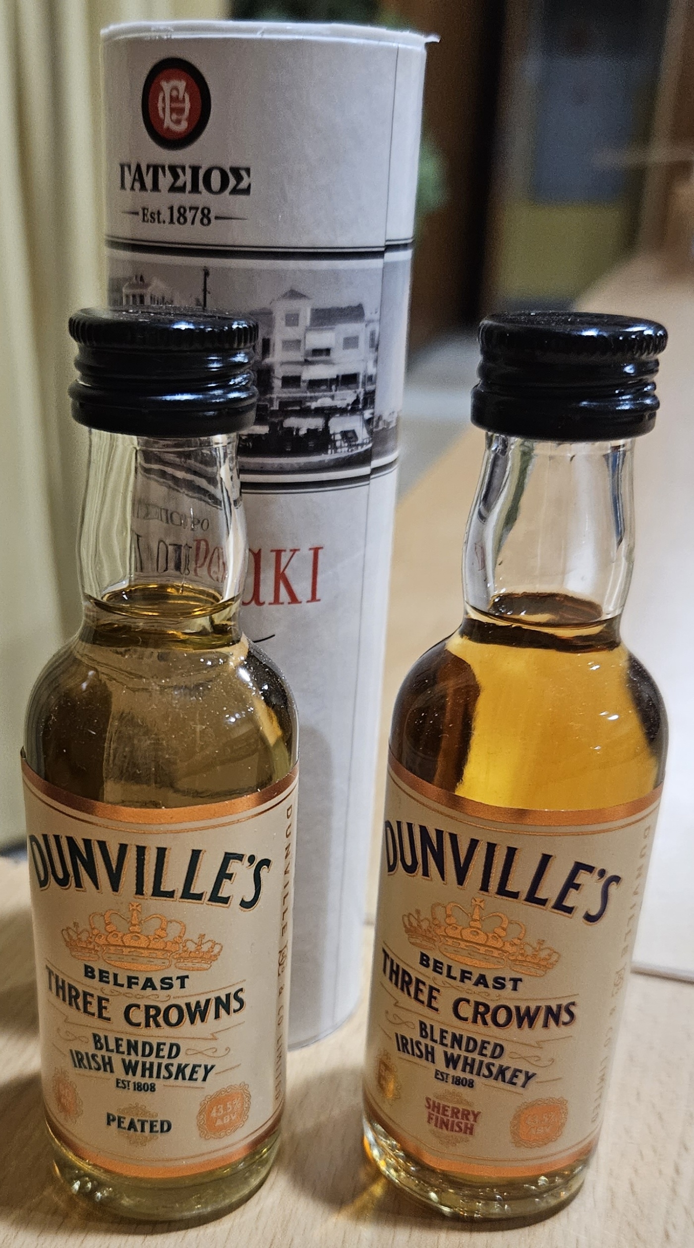 Burza minif�a�ti�iek alkoholu - Minibottles collectors meeting
Praha - 20.5.2023
SSaM - Spolek Sb�ratel� alkoholick�ch Miniatur
Dunville`s
Three Crowns