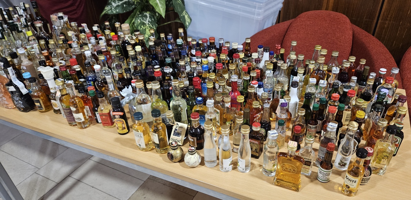 Burza minif�a�ti�iek alkoholu - Minibottles collectors meeting
Praha - 20.5.2023
SSaM - Spolek Sb�ratel� alkoholick�ch Miniatur