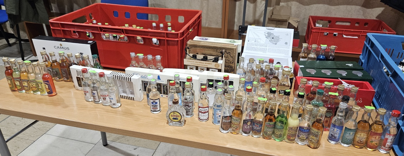 Burza minif�a�ti�iek alkoholu - Minibottles collectors meeting
Praha - 25.11.2023
SSaM - Spolek Sb�ratel� alkoholick�ch Miniatur