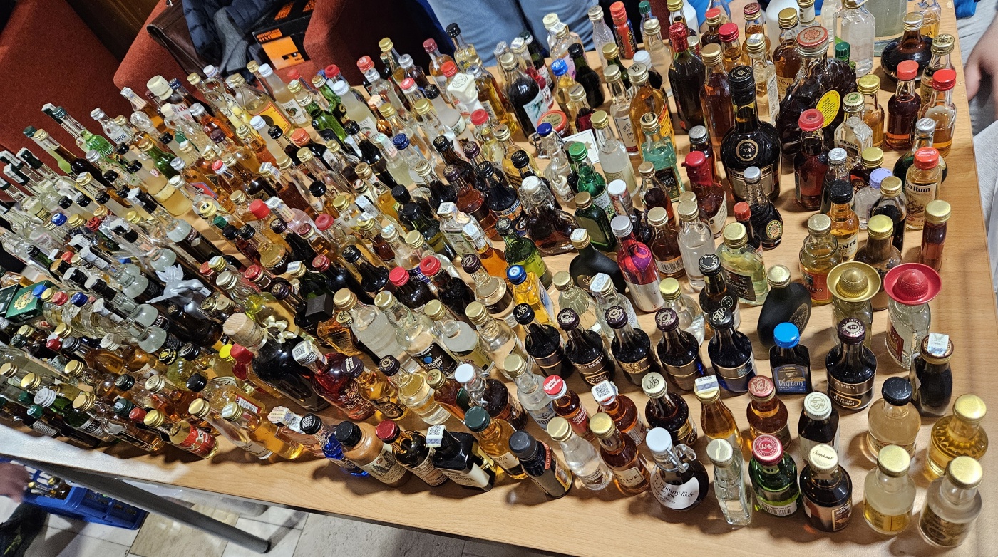 Burza minif�a�ti�iek alkoholu - Minibottles collectors meeting
Praha - 25.11.2023
SSaM - Spolek Sb�ratel� alkoholick�ch Miniatur