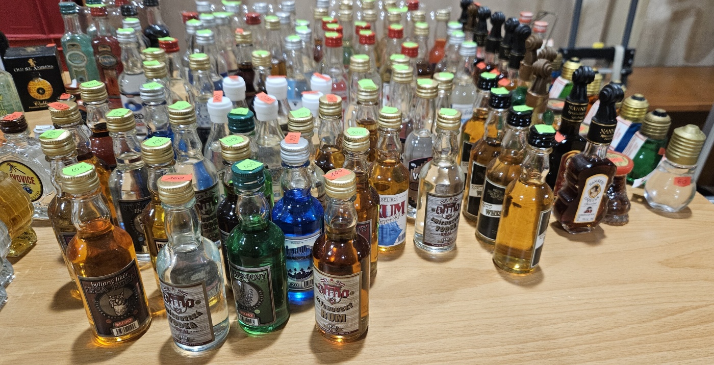 Burza minif�a�ti�iek alkoholu - Minibottles collectors meeting
Praha - 18.5.2024
SSaM - Spolek Sb�ratel� alkoholick�ch Miniatur