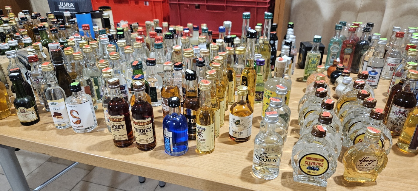 Burza minif�a�ti�iek alkoholu - Minibottles collectors meeting
Praha - 18.5.2024
SSaM - Spolek Sb�ratel� alkoholick�ch Miniatur