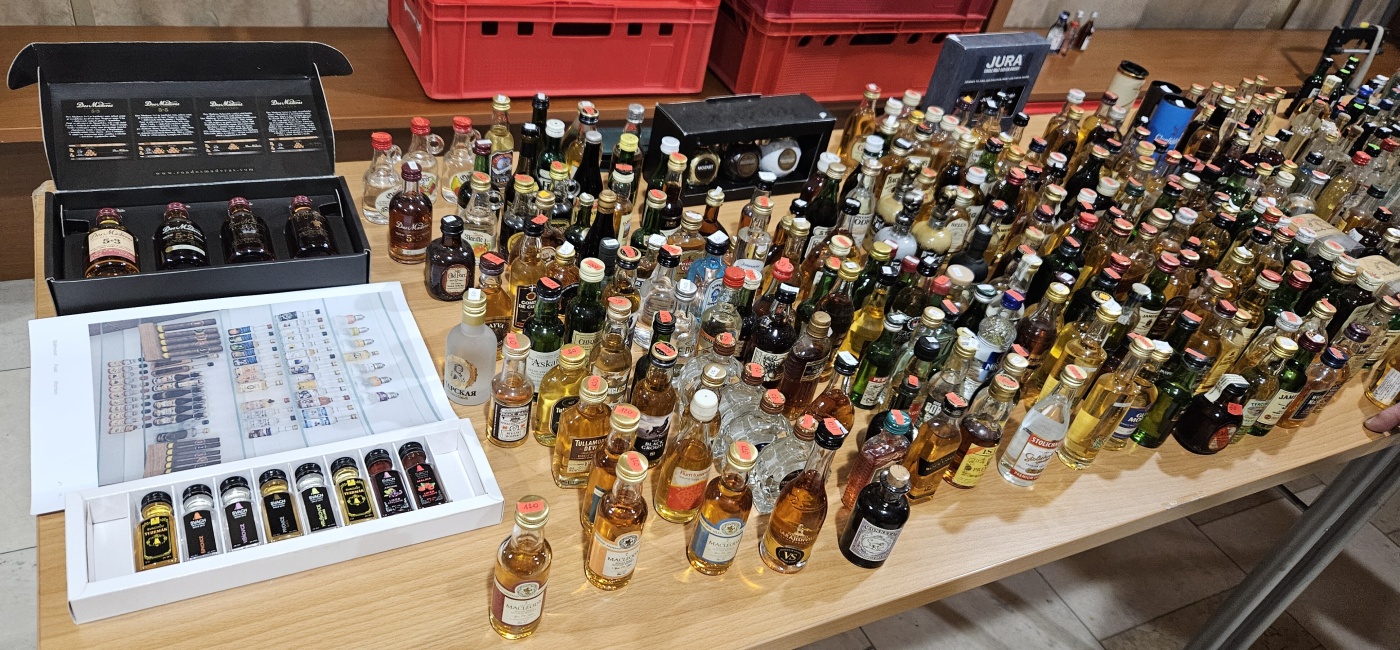 Burza minif�a�ti�iek alkoholu - Minibottles collectors meeting
Praha - 18.5.2024
SSaM - Spolek Sb�ratel� alkoholick�ch Miniatur