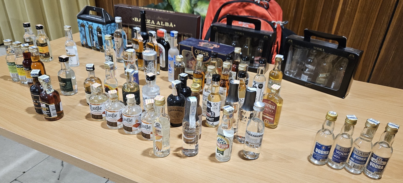 Burza minif�a�ti�iek alkoholu - Minibottles collectors meeting
Praha - 18.5.2024
SSaM - Spolek Sb�ratel� alkoholick�ch Miniatur