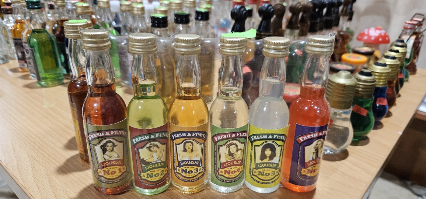 Burza minif�a�ti�iek alkoholu - Minibottles collectors meeting
Praha - 18.5.2024
SSaM - Spolek Sb�ratel� alkoholick�ch Miniatur
Fresh & Funny
Liqueur