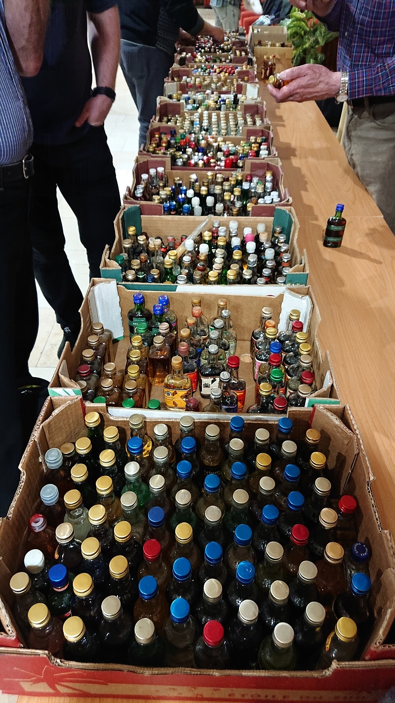 Burza minif�a�ti�iek alkoholu - Minibottles collectors meeting
Praha - 19.5.2018
SSaM - Spolek Sb�ratel� alkoholick�ch Miniatur